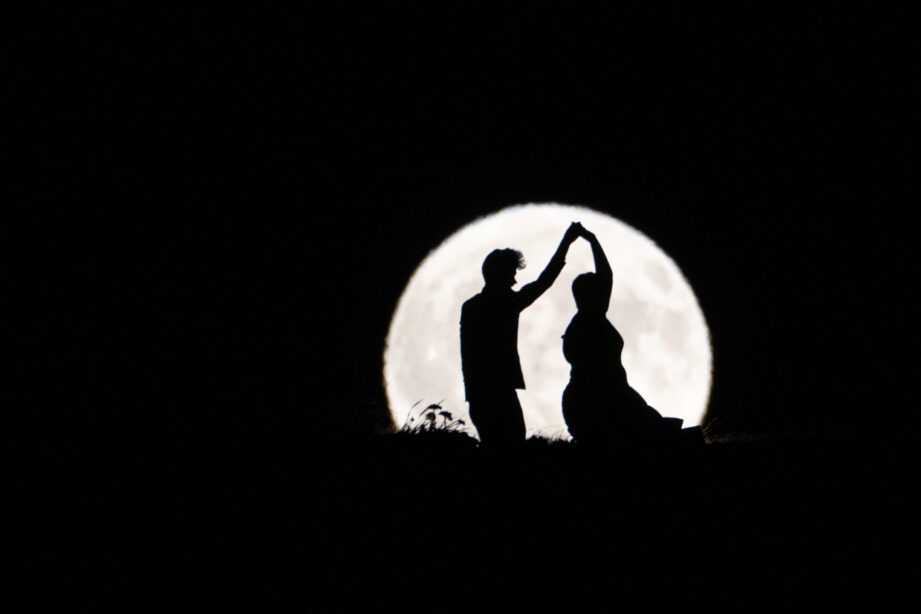 img="dancing in the moon by Eric Wyatt Photography"